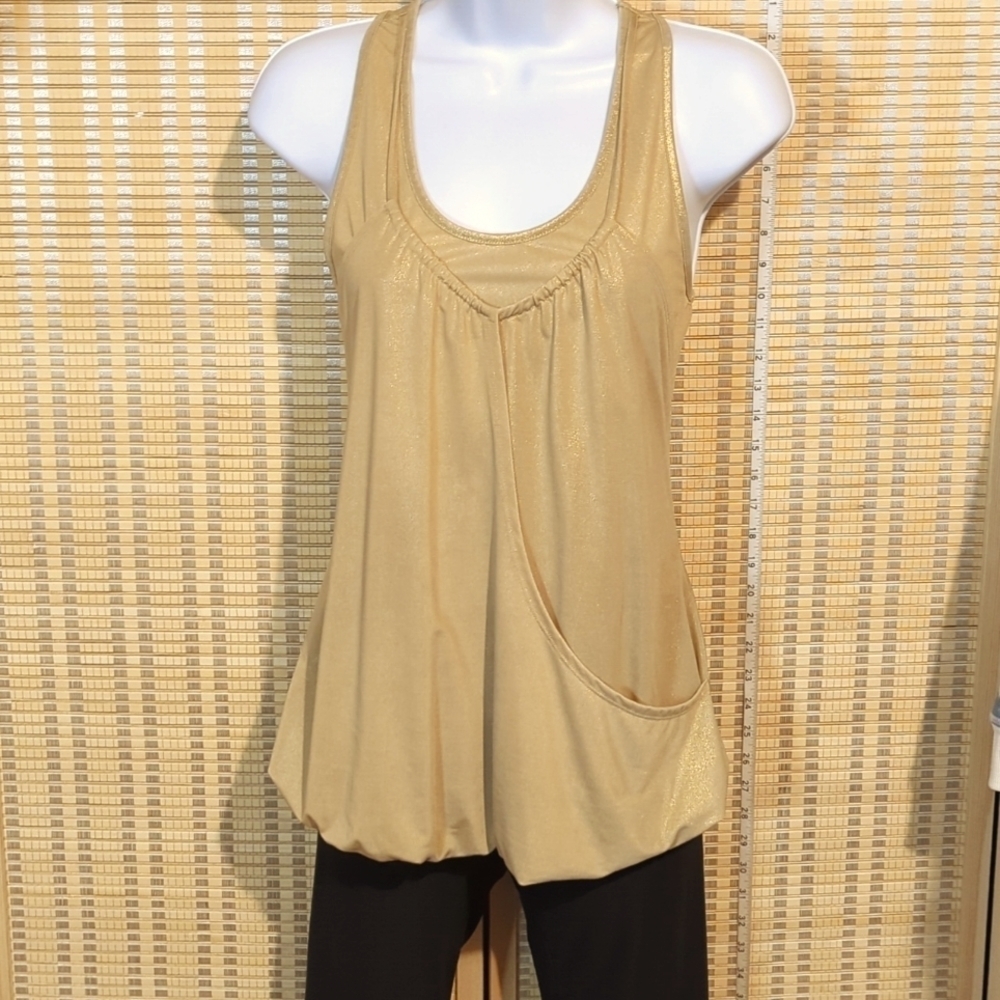 on n'est pas des Anges! gold peekaboo top✨✨sz 10/12